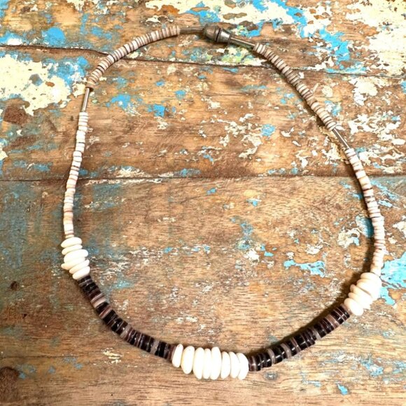Southwestern Heishi Puka Shell Choker Necklace Vintage 1970s - Picture 1 of 4